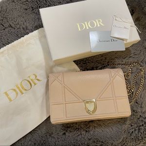 Diorama wallet on chain woc